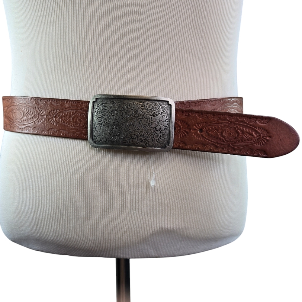 Fossil embossed brown leather etched metal buckle mens belt